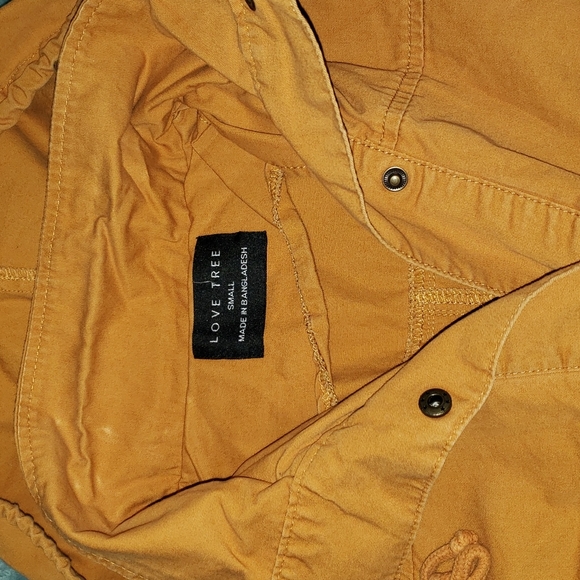 Love Tree sleeveless utility vest with hood in mustard - Picture 3 of 7